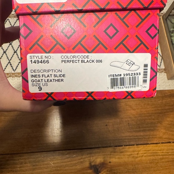 Brand new Tory Burch Black Logo Slide Sandals-Ines flat slide goat leather - Picture 10 of 10